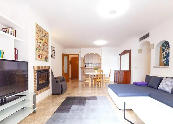 Spacious Apartment In The Heart Of Roses